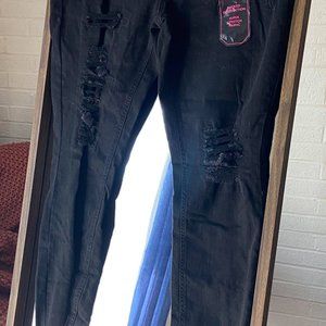 BLACK RIPPED SKINNY JEANS